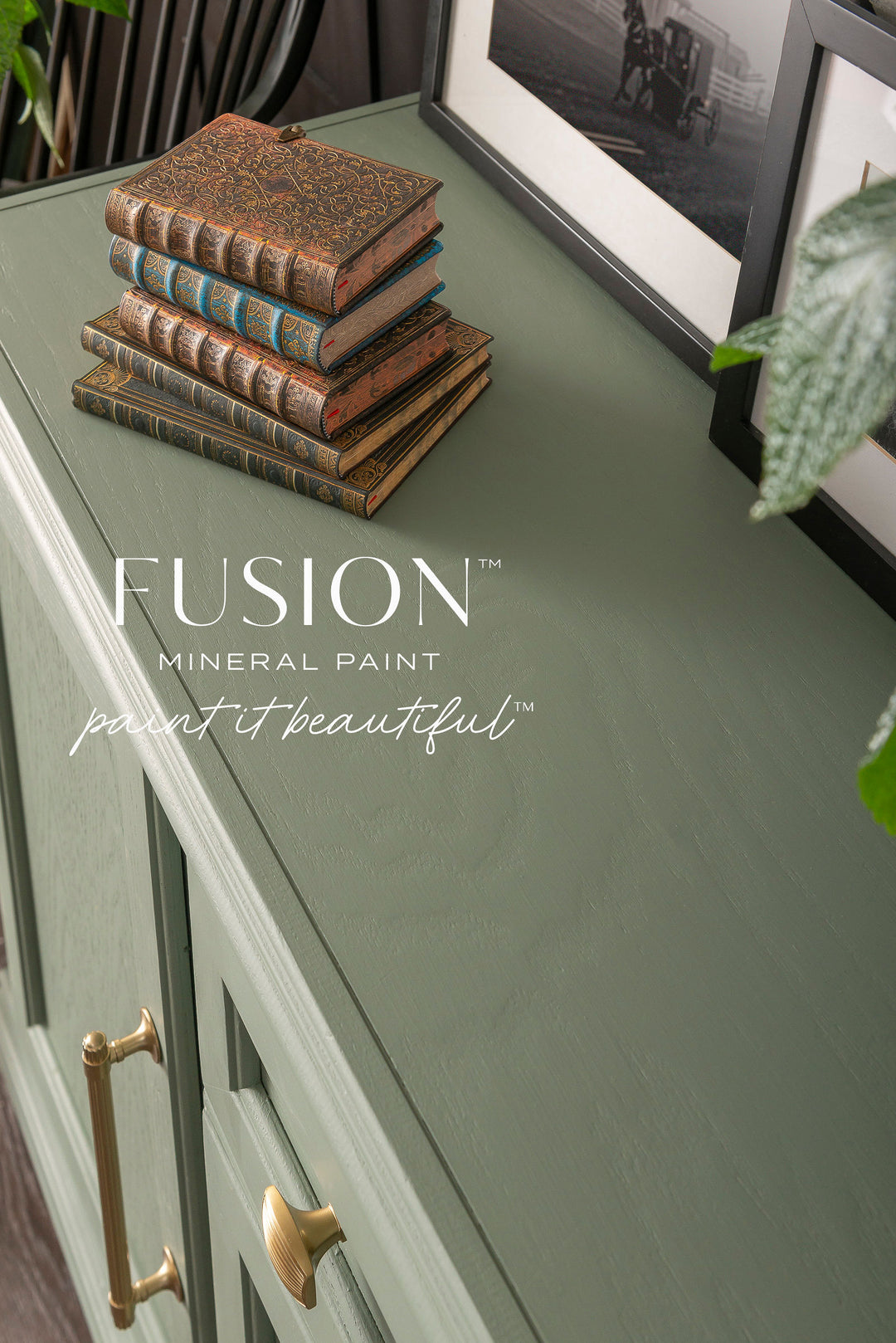 NEW! CARRIAGE HOUSE Fusion™ Mineral Paint - Rustic Farmhouse Charm