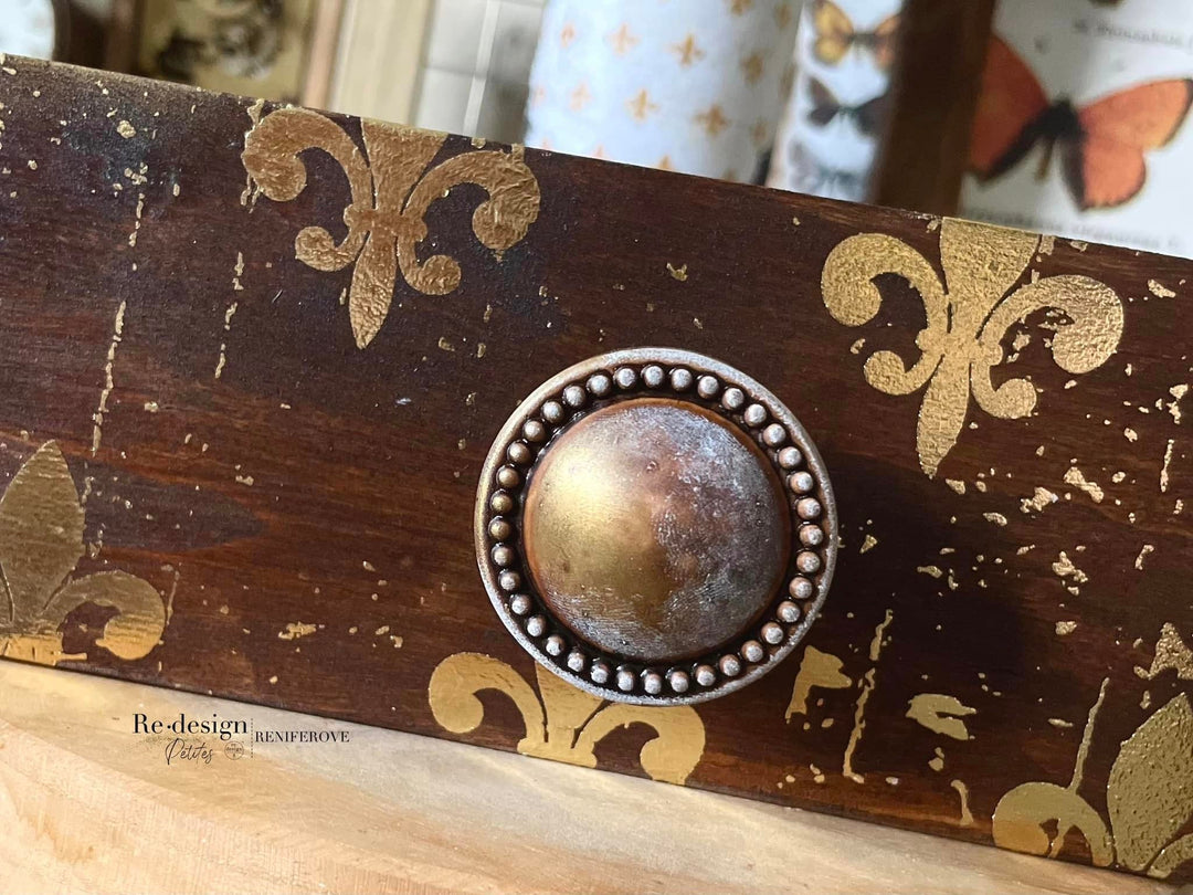 NEW! FLEUR DE LIS Redesign Gold Foil Transfer (45.72cm x 60.96cm) - Rustic Farmhouse Charm