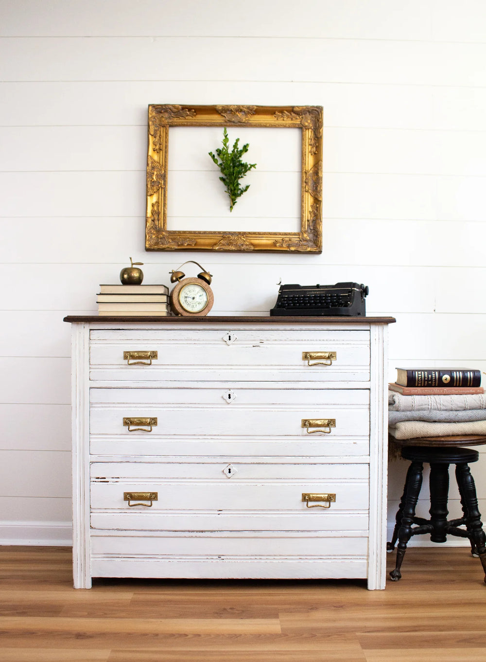 Homestead House Milk Paint - STURBRIDGE WHITE - Rustic Farmhouse Charm