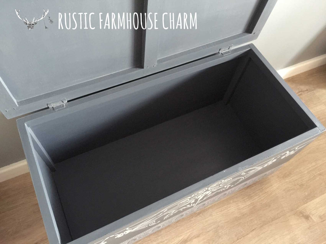Elegant Cathedral Grey Blanket Box - Rustic Farmhouse Charm