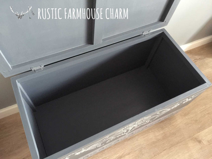 Elegant Cathedral Grey Blanket Box - Rustic Farmhouse Charm