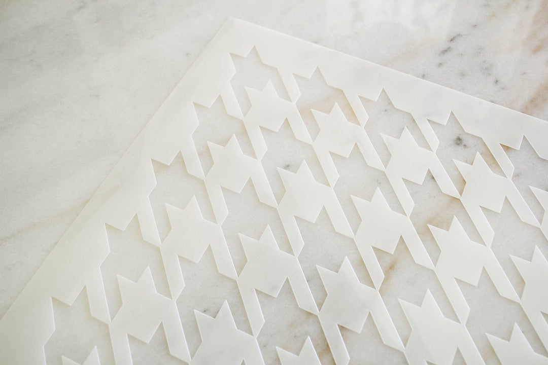 Dixie Belle Stencil - HOUNDSTOOTH (40.64cm x 50.8cm) - Rustic Farmhouse Charm