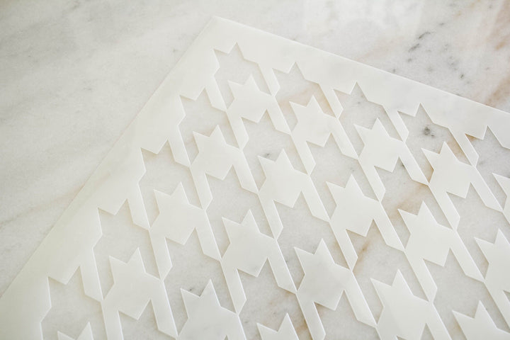 Dixie Belle Stencil - HOUNDSTOOTH (40.64cm x 50.8cm) - Rustic Farmhouse Charm