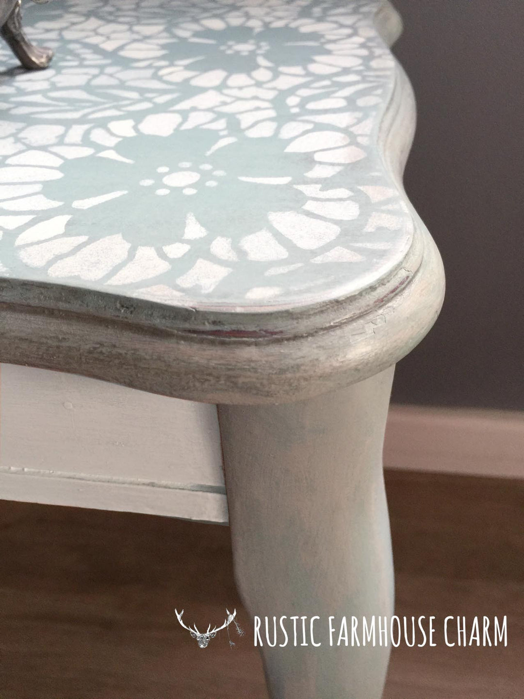 Small Queen Anne Style Side Table - Rustic Farmhouse Charm