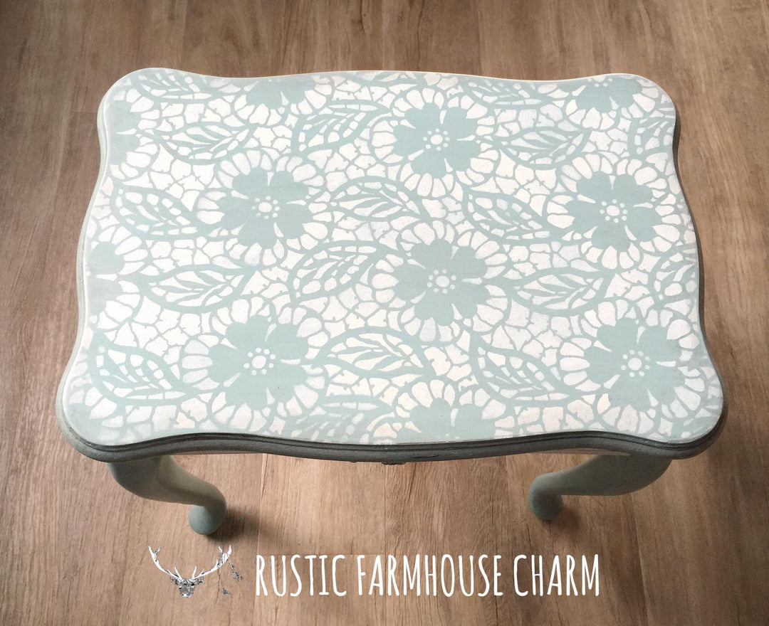 Small Queen Anne Style Side Table - Rustic Farmhouse Charm