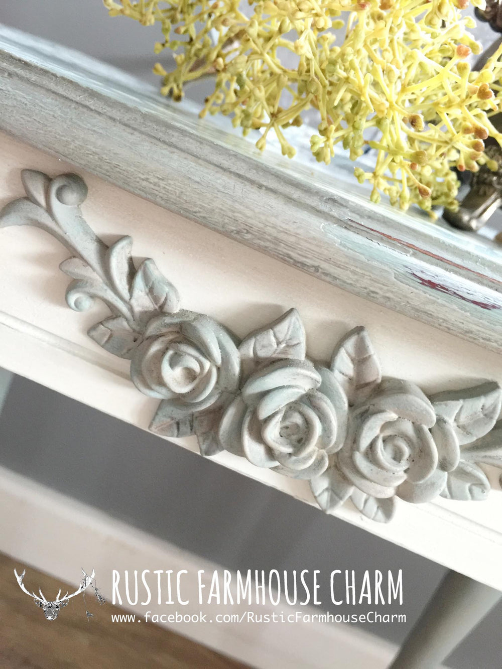 Small Queen Anne Style Side Table - Rustic Farmhouse Charm