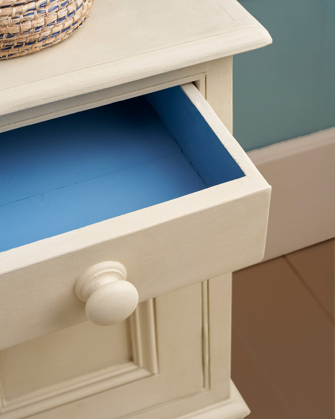 Annie Sloan Chalk Paint® - CANVAS