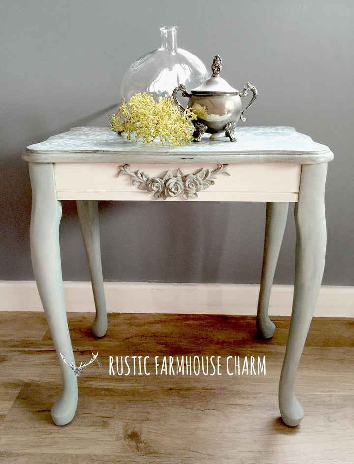 Small Queen Anne Style Side Table - Rustic Farmhouse Charm